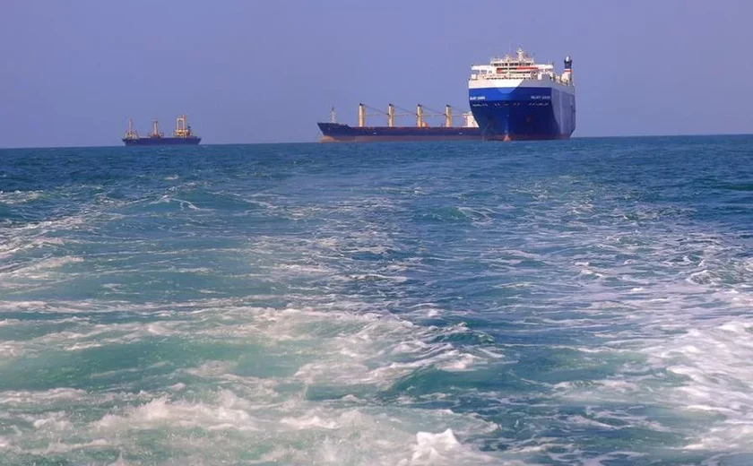 Míssil atinge cargueiro grego na costa do Iêmen