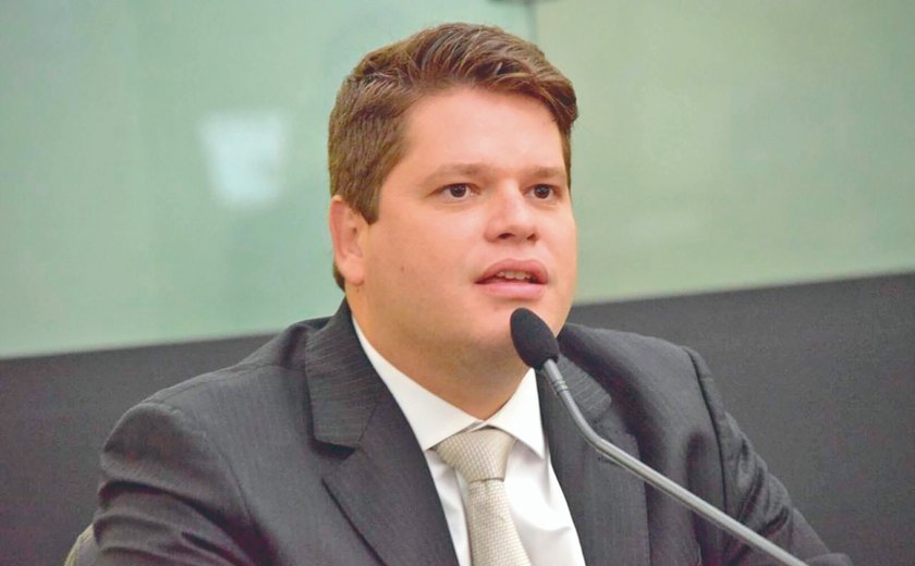 Justiça Eleitoral suspende propaganda de Davi Filho de rádios e TVs o dia inteiro por baixaria em campanha