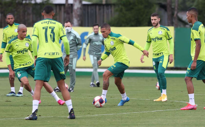 Palmeiras treina de olho no Corinthians e defesa é a principal preocupação de Abel Ferreira