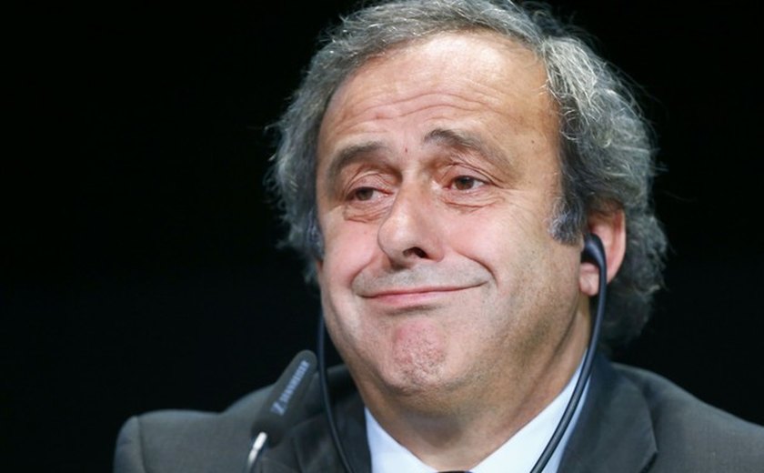 Platini revela apelo feito a Blatter: &#8220;Estou pedindo que deixe a Fifa&#8221;