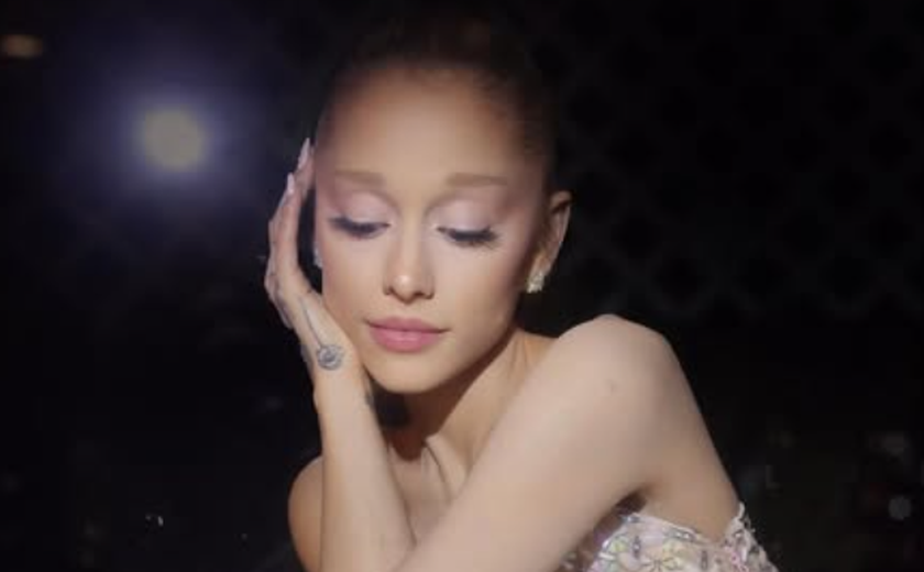 Ariana Grande se declara a Fernanda Torres no Festival de Santa Bárbara; ambas foram premiadas