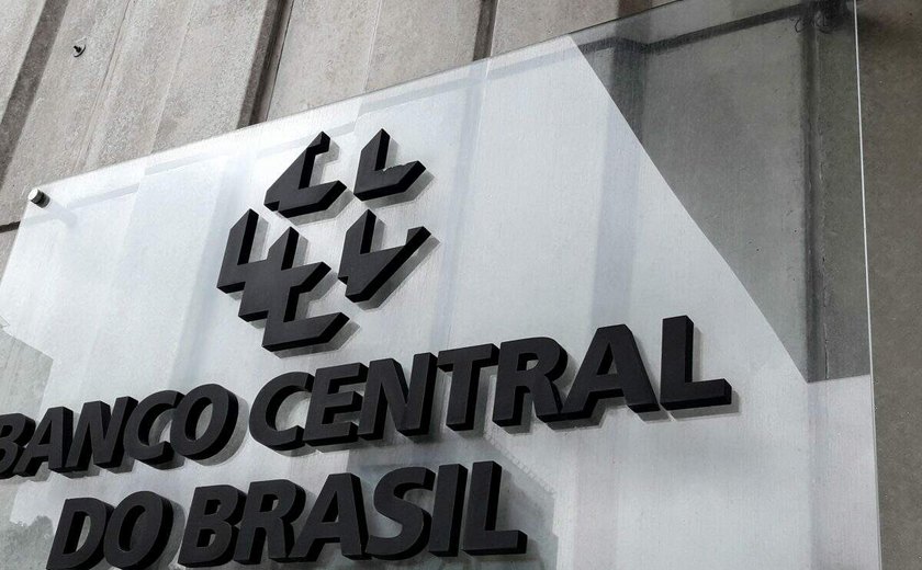 Brasileiros depositam R$ 72,636 milhões líquidos na poupança em maio, diz BC