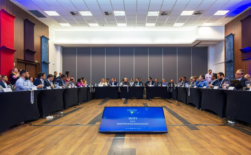 Ronaldo Lessa abre a primeira reunião de 2024 das empresas de processamento de dados do país