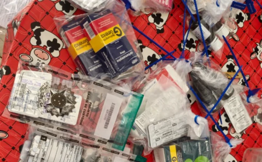 Polícia Civil apreende remédios controlados e armas em operação ligada a clínica interditada em Marechal