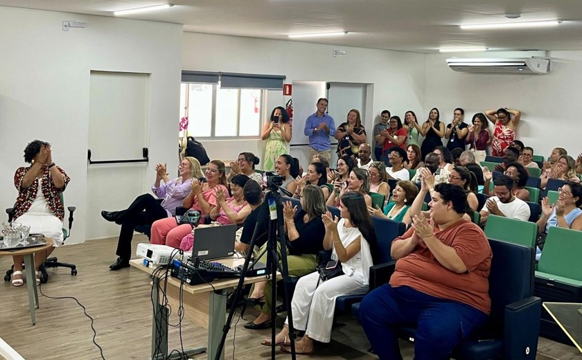 Bárbara Lima defende memorial e se torna a primeira egressa da Fonoaudiologia a conquistar o título de professora titular na Uncisal