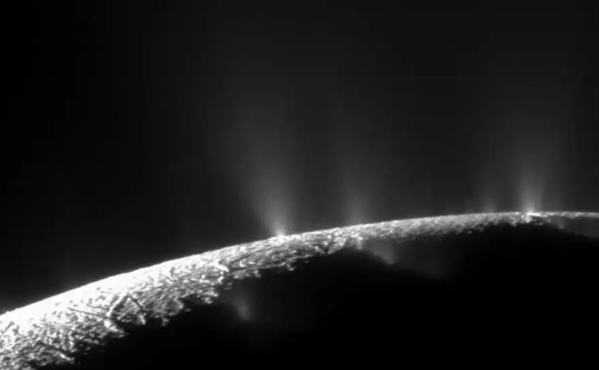 Pesquisa aponta que lua oceânica de Saturno tem todos os elementos básicos para a vida