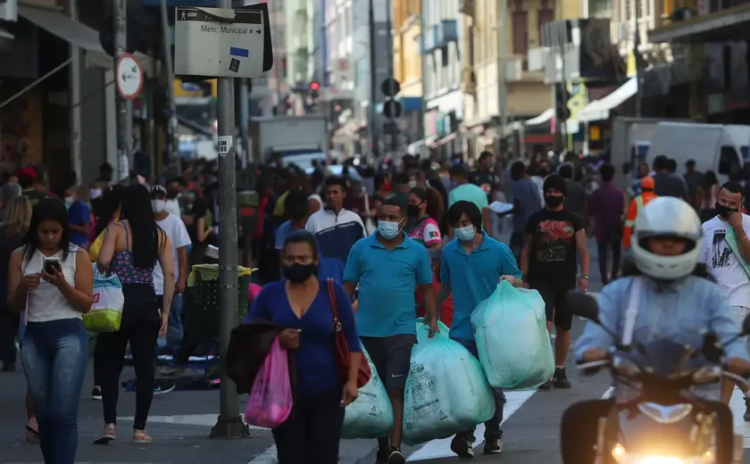 SP: comércio deve faturar 5,4% no Dia das Mães em 2025, diz Fecomercio