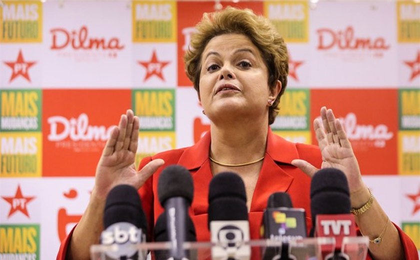 Dilma defende política do salário mínimo e critica propostas do PSDB