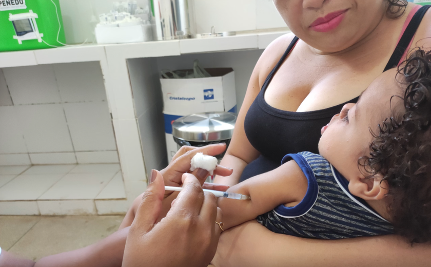 Vacinação contra a meningite bacteriana é ampliada em Penedo para crianças de 12 meses