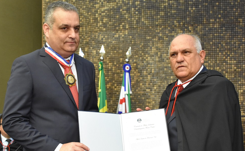 Procurador-geral de Justiça Alfredo Gaspar recebe a mais alta honraria do Judiciário estadual