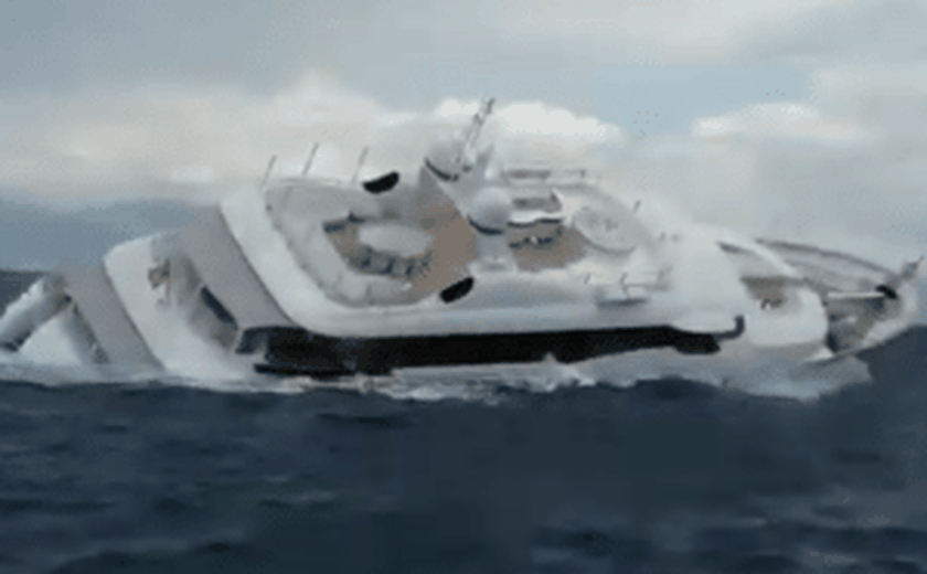 Bote inflável salvou a vida de 15 passageiros de superiate na Itália; Capitão quebra o silêncio após o naufrágio