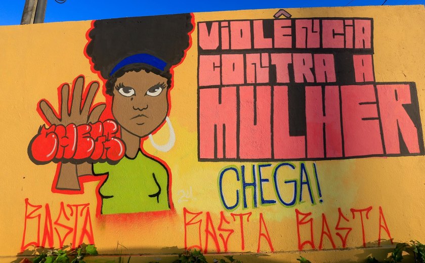Escola estadual usa o grafite para conscientizar comunidade sobre violência contra a mulher