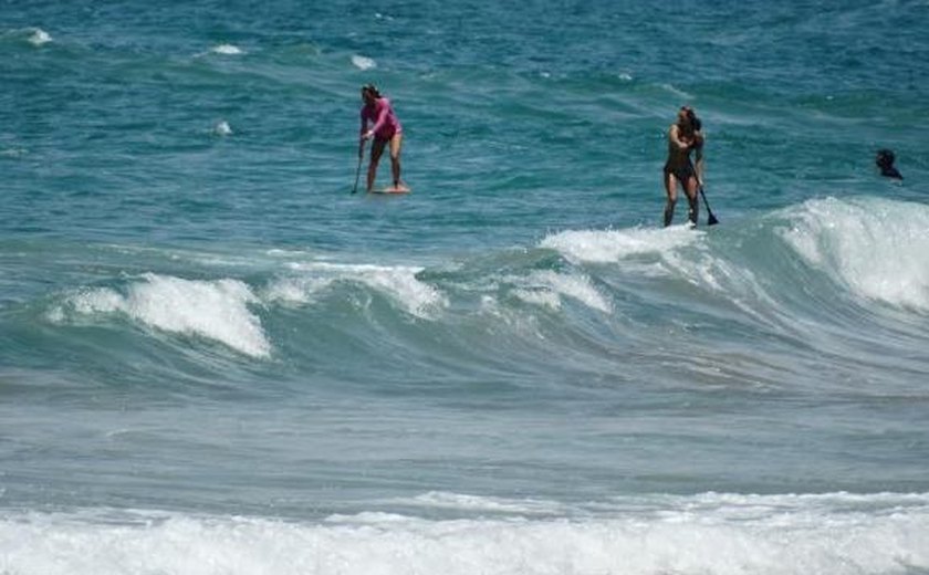 Esporte aquático movimenta economia na Praia do Francês