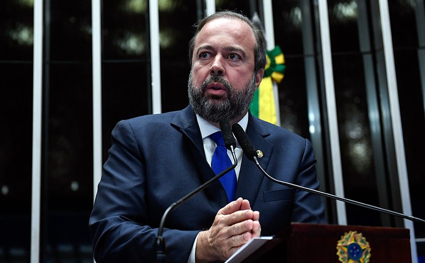Alexandre Silveira: Empresas distribuem dividendos acima do limite mesmo com serviço inadequado