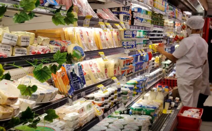Governo anuncia tarifa zero sobre alimentos para reduzir preços; veja quais