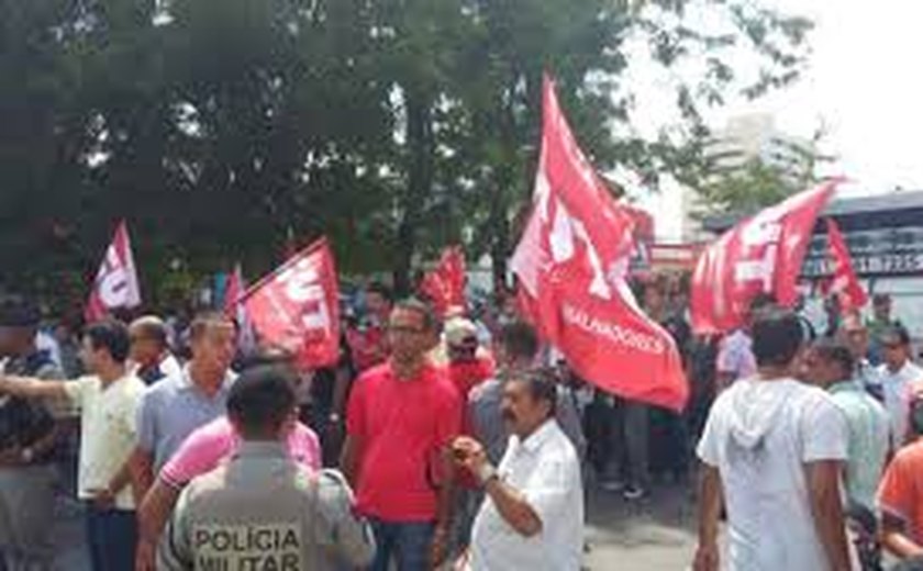 CUT fecha Sefaz e prejudica população alagoana