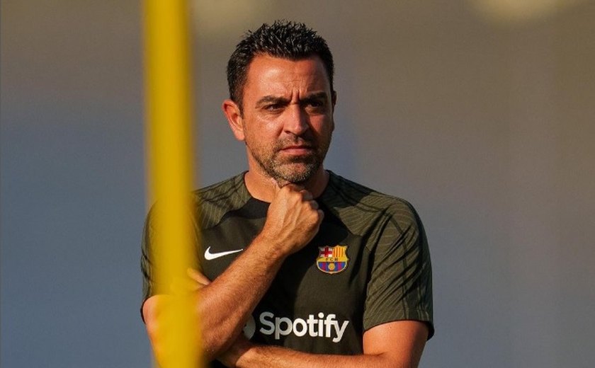 Barcelona anuncia demissão do técnico Xavi Hernández após idas e vindas
