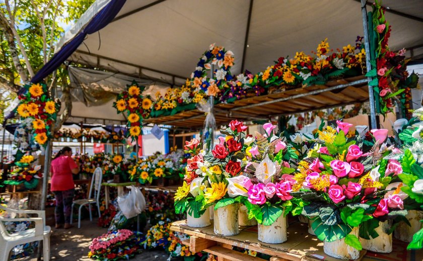 Comércio de flores movimenta economia arapiraquense no Dia de Finados
