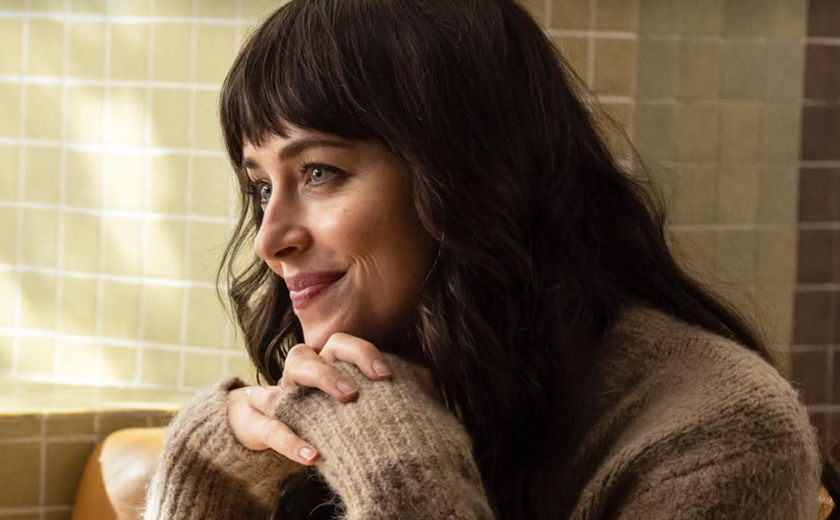 Dakota Johnson e Chris Martin terminam noivado, diz revista