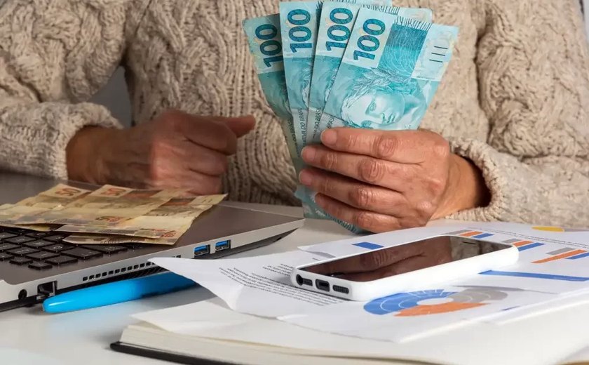 Auxílio à renda faz intenção de consumo subir 1,2% em julho, afirma CNC