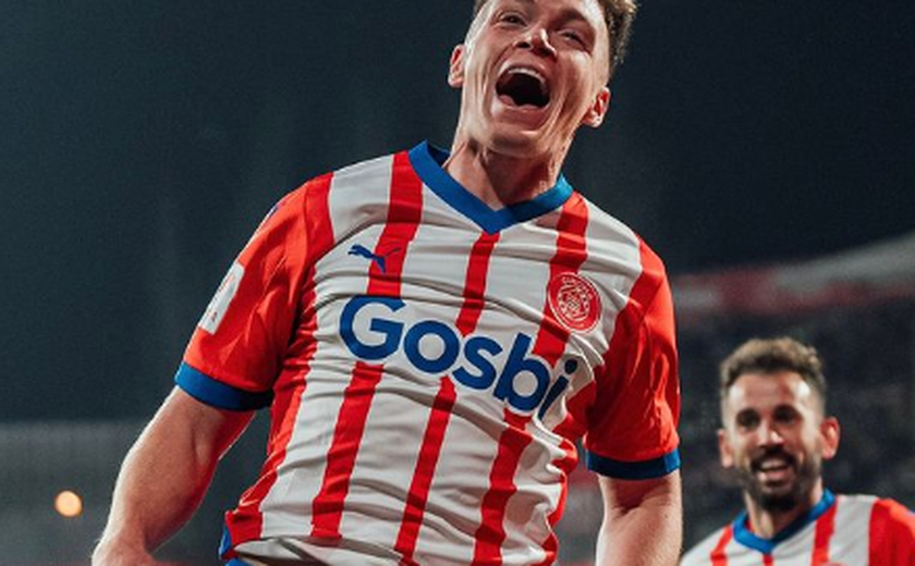 Girona faz 4, derrota o Barcelona fora e assume a liderança isolada do Espanhol