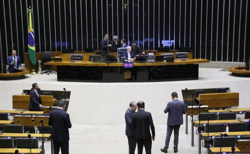 Deputados analisam projeto que reformula a Lei de Concessões Públicas; acompanhe
