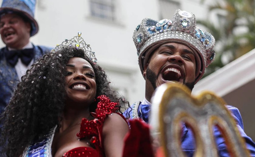Escolas do Rio fazem homenagens, destacam a África e lembram a gripe espanhola