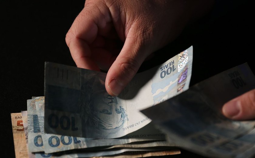 Busca por crédito sobe 14% em abril/março, mas cai 24% ante o quarto mês de 2023