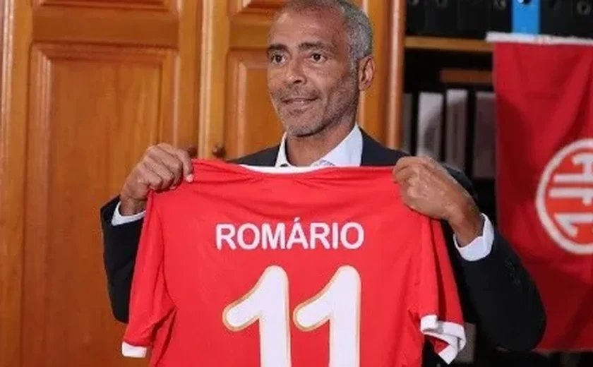 Forte expectativa, 90 minutos no banco e vitória: veja como foi o primeiro capítulo da 'Romário Mania' no America
