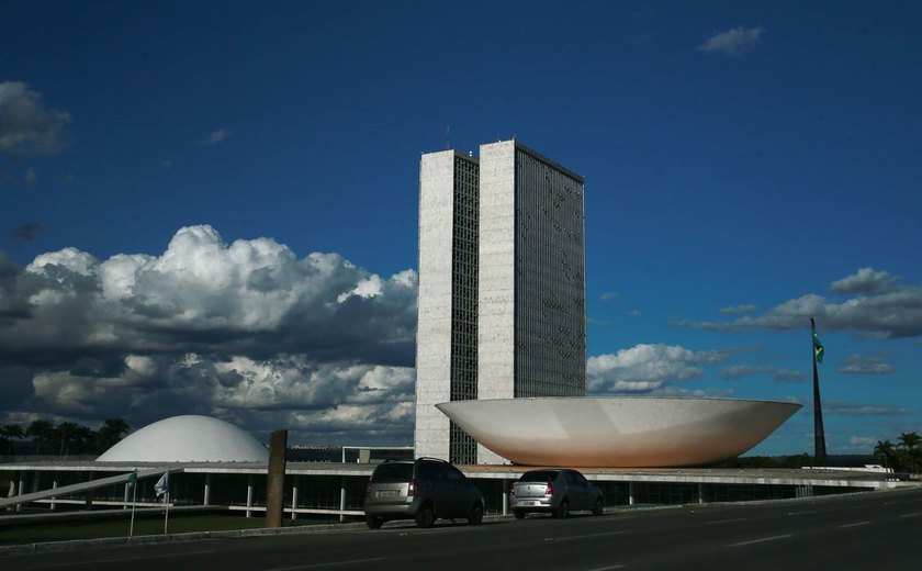 Delação premiada, aborto e cigarro eletrônico movimentam Congresso