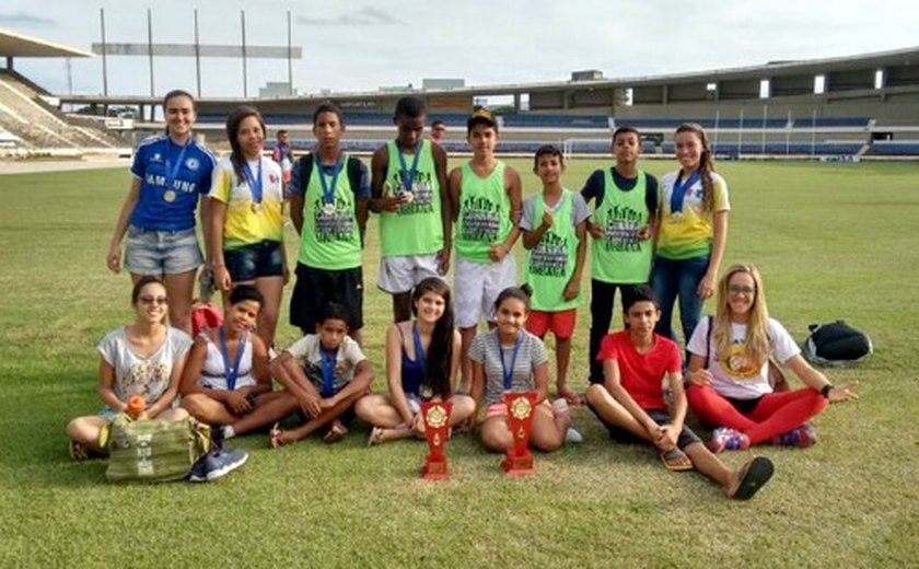 Arapiraca: Atletas arapiraquenses ganham troféus na Copa da Virada 2014