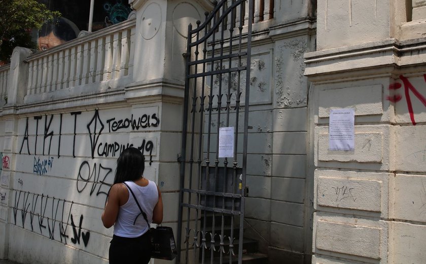 Tarcísio autoriza privatização de serviços não-pedagógicos em escolas