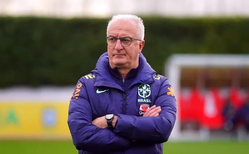 Dorival Júnior observa reservas e deixa aberta a possibilidade de mexer no ataque da seleção