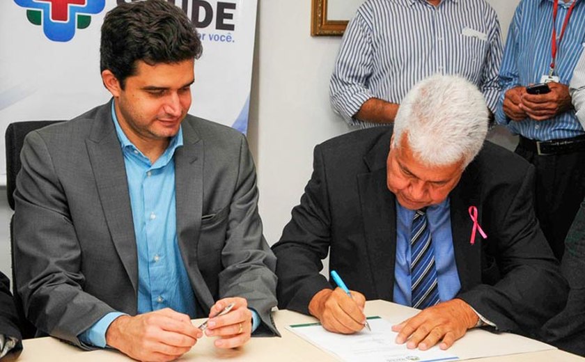 Maceió: Prefeito Rui Palmeira empossa José Thomaz Nonô como novo gestor da SMS
