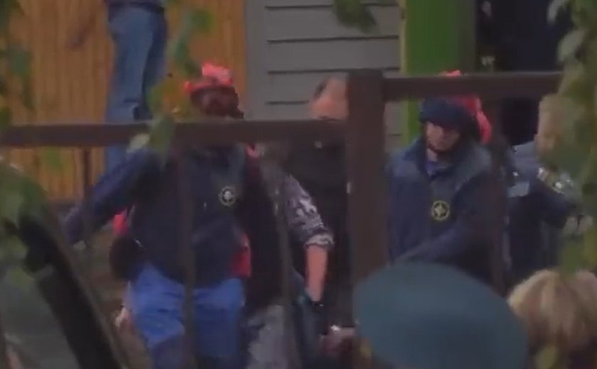 Massacre na Rússia: atirador vestido com símbolos nazistas ataca escola e mata 13