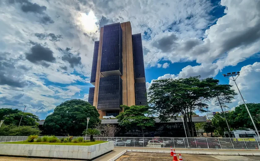 Governo central tem superávit primário R$ 11,1 bilhões em abril
