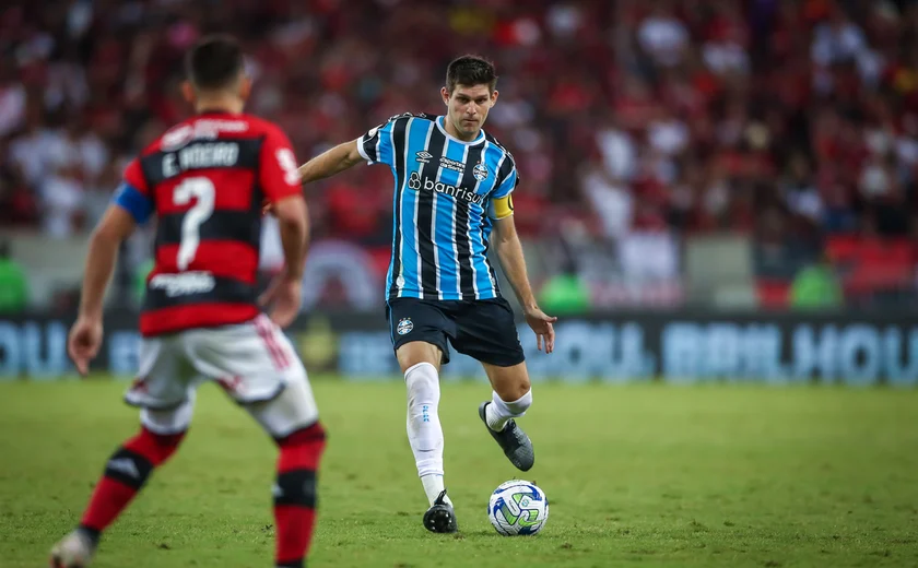 Em momentos opostos, Flamengo e Grêmio jogam em Porto Alegre