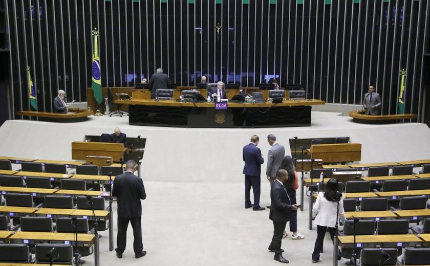 Câmara aprova projeto sobre reajuste salarial de servidores
