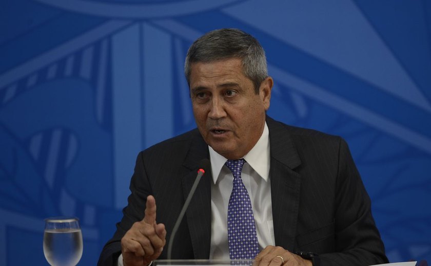 PGR defende que general Braga Netto siga em prisão preventiva