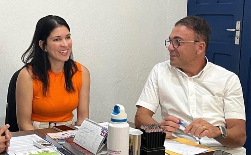 Prefeito Theobaldo debate projetos para Major Izidoro com a secretária estadual de Agricultura, Carla Dantas