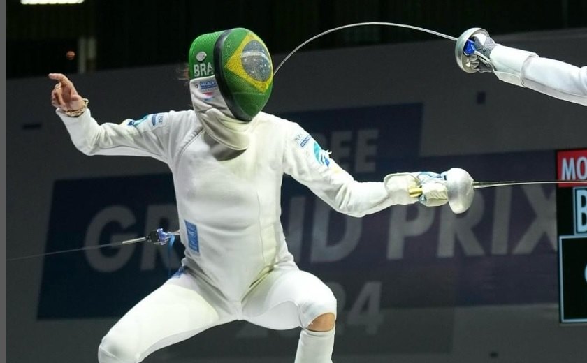 Nathalie Moellhausen passa mal na esgrima, volta a competir, mas é eliminada