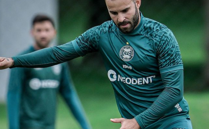 Coritiba dispensa ex-atacante do Real Madrid e mais 4 jogadores antes do fim do Brasileirão