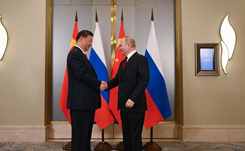 Após receber os convidados, Xi Jinping teve conversa informal com convidado russo Vladimir Putin