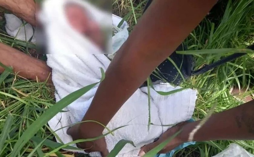 Menino de 7 meses é encontrado abandonado em matagal na Vila João XXIII, em Palmeira dos Índios