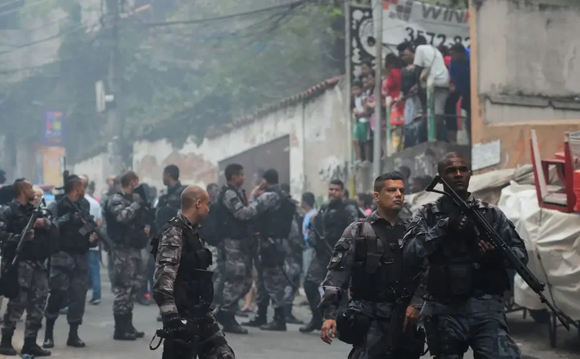 Megaoperação policial contra facção criminosa fecha vias e provoca manhã de caos no Rio