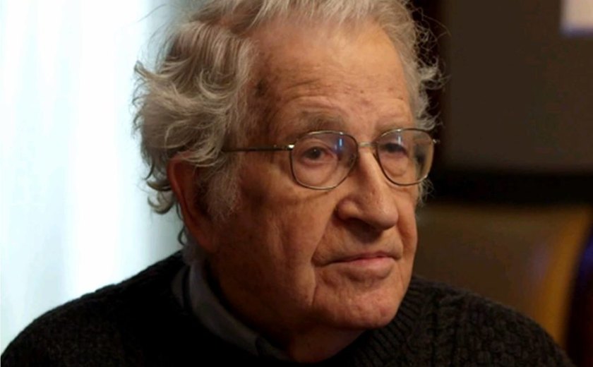 Noam Chomsky visita Lula na prisão