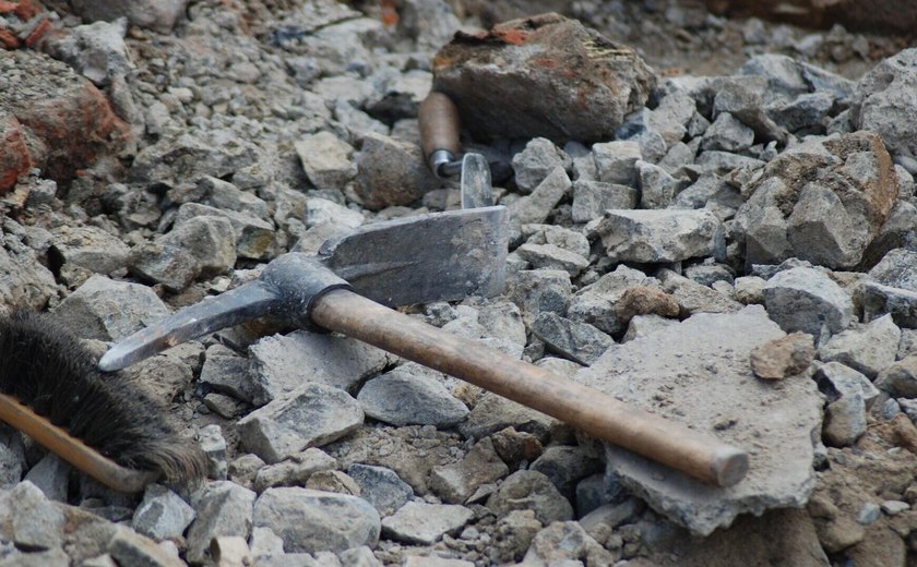 Conjunto de ferramentas da Idade do Ferro é desenterrado na Romênia (FOTOS)