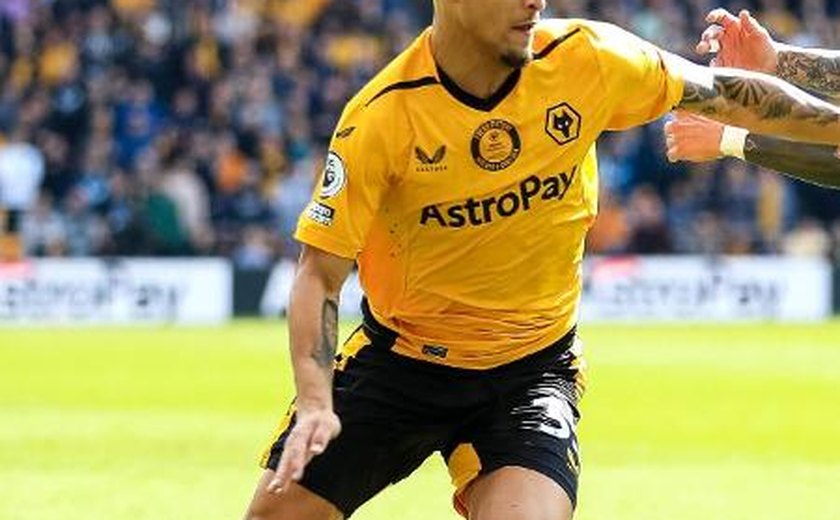 Ex-Flamengo, João Gomes recebe apoio de torcedores do Wolverhampton após abrir o jogo sobre gagueira; veja vídeo
