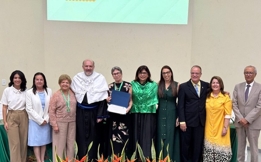 Faculdade de Medicina celebra 75 anos com cerimônia emocionante