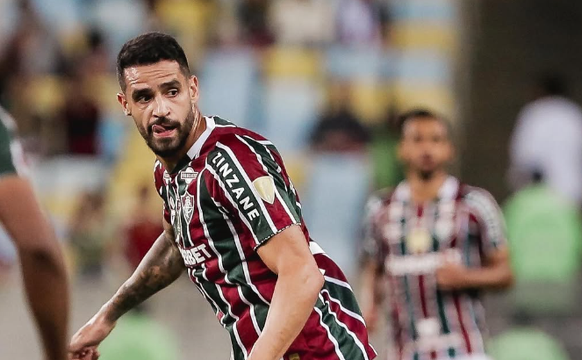 Fluminense anuncia a rescisão de contrato com o veterano meia Renato Augusto